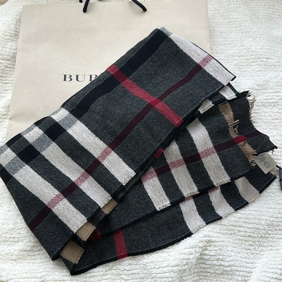 Burberry reversible color check wool scarf - new with tag - Picture 2 of 4